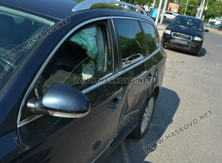 Три коли катастрофираха на кръстовището до Цигарената фабрика