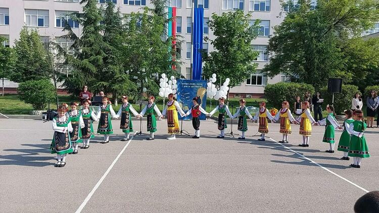 ОУ "Алеко Константинов" в Димитровград за 61-ви път празнува своя патронен празник