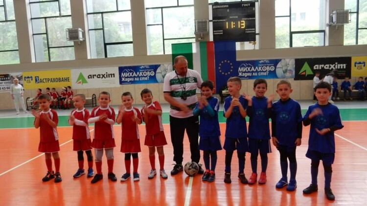 Малките шампиони на Смолян мериха сили във футболен турнир на закрито