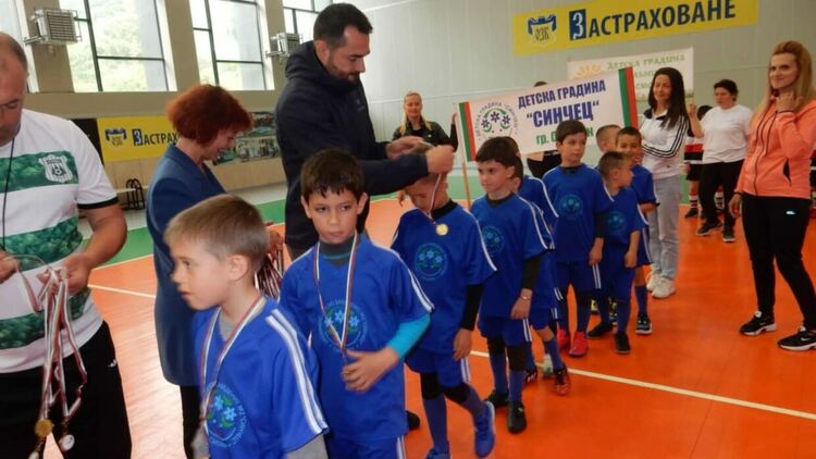 Малките шампиони на Смолян мериха сили във футболен турнир на закрито