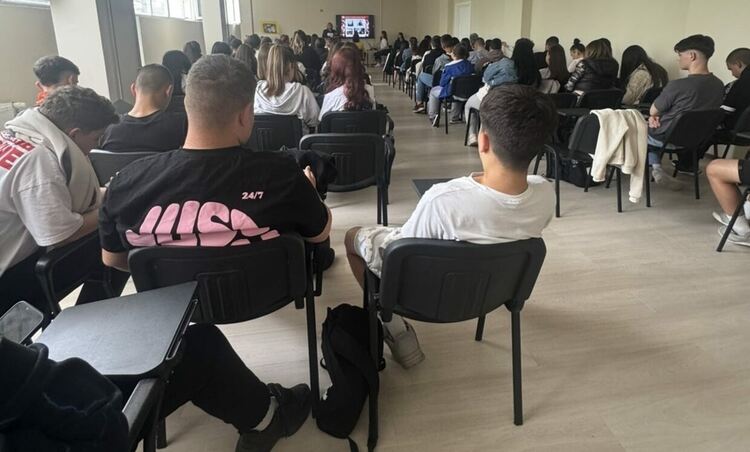 Ученици от ФСГ в среща-дискусия „Бъдещето на счетоводната професия в условията на дигиталната икономика“