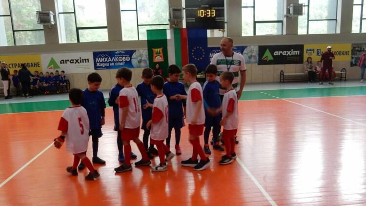 Малките шампиони на Смолян мериха сили във футболен турнир на закрито