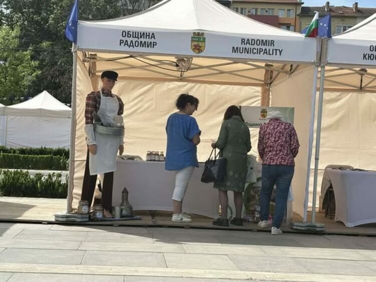 Община Радомир е сред 14-те  участва в „Изложението на общините“ на фестивала Sofia spring fest 2025