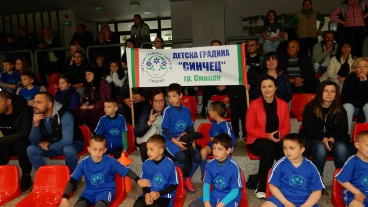 Малките шампиони на Смолян мериха сили във футболен турнир на закрито