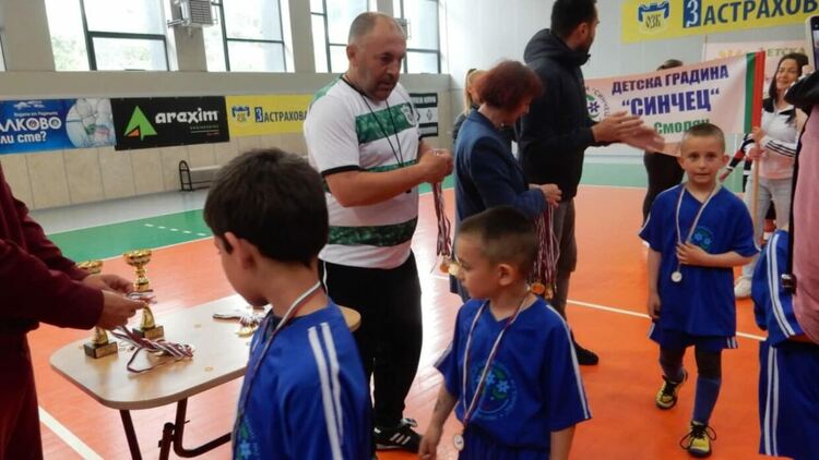 Малките шампиони на Смолян мериха сили във футболен турнир на закрито