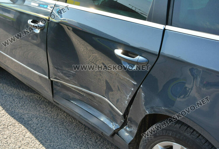 Три коли катастрофираха на кръстовището до Цигарената фабрика