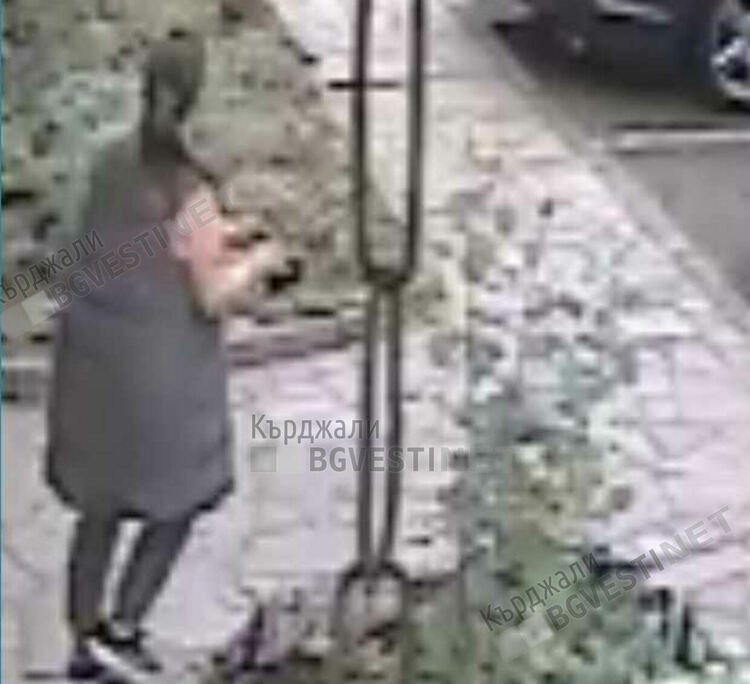 Пролет е! Кърджалийци спазиха традицията да крадат цветя от градинките