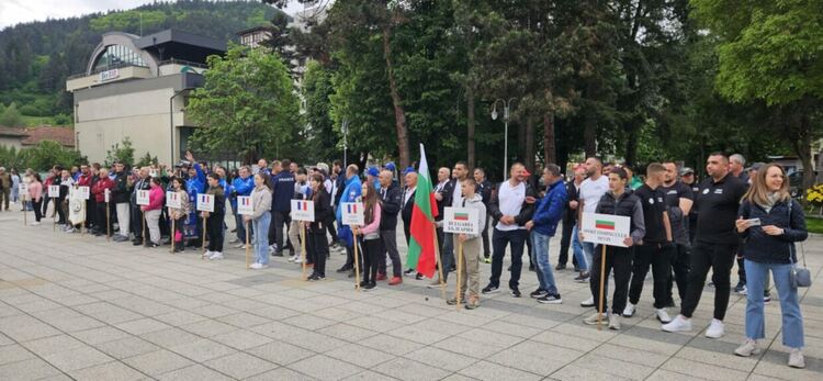 Италия триумфира на Световното по риболов в Девин, България със сребро