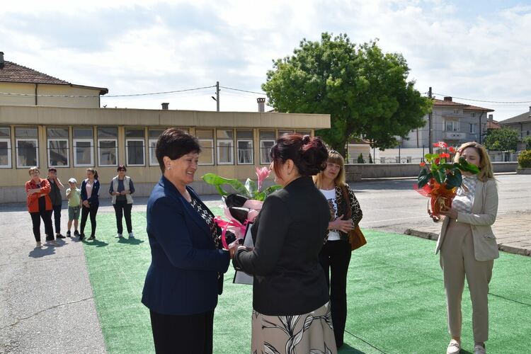 Модерен кабинет откриха за 115-годишен юбилей на училище  