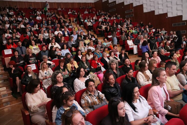 Хасковското училище „Св. св. Кирил и Методий“ отпразнува 140-годишнина от създаването си