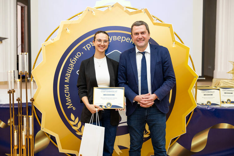 Kметът на община Перник Станислав Владимиров се срещна с най-изявените абитуриенти от пернишките училища