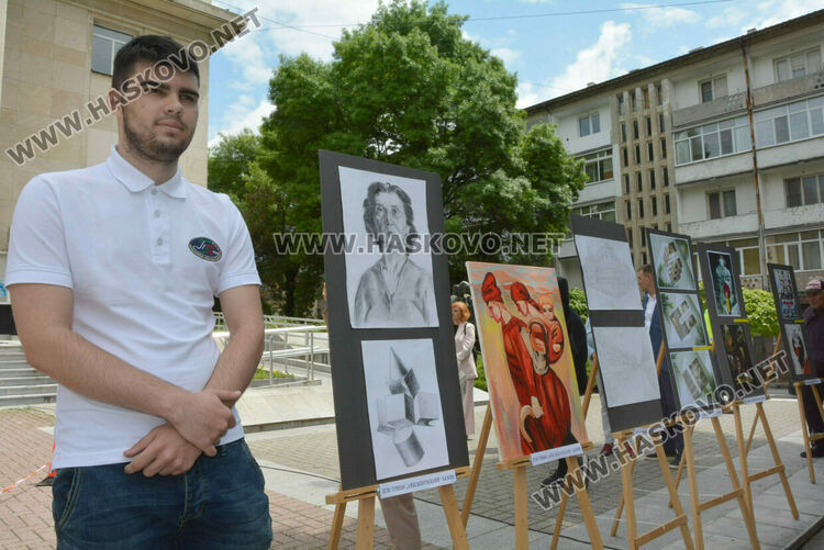 8 професионални гимназии се представиха на „Панорама на професиите“ 