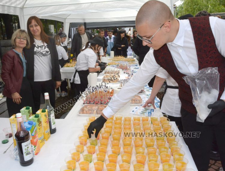 8 професионални гимназии се представиха на „Панорама на професиите“ 