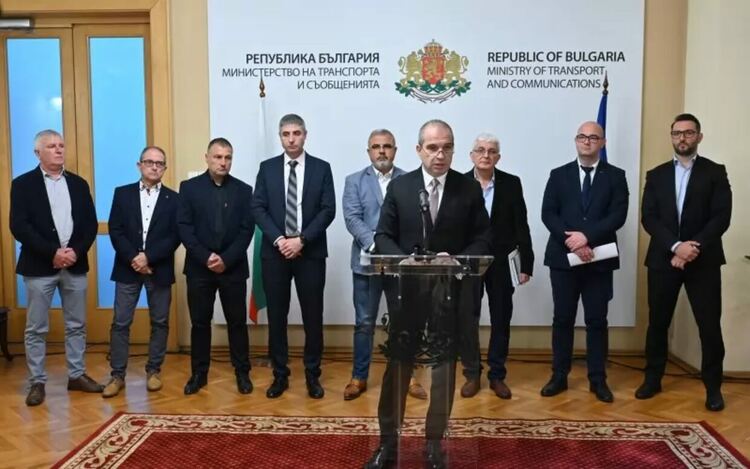 Гроздан Караджов и ръководствата на „Холдинг БДЖ“ ЕАД, Национална компания „Железопътна инфраструктура“ и ИА „Железопътна администрация“ представиха отчет на изпълнението на мерките за безопасност в железопътния транспорт.