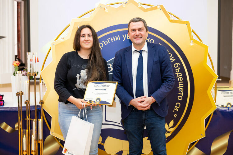 Kметът на община Перник Станислав Владимиров се срещна с най-изявените абитуриенти от пернишките училища