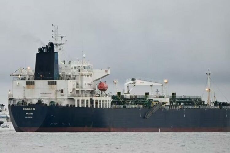 Индонезия – новият пункт за претоварване на руски петрол и заобикаляне на санкциите