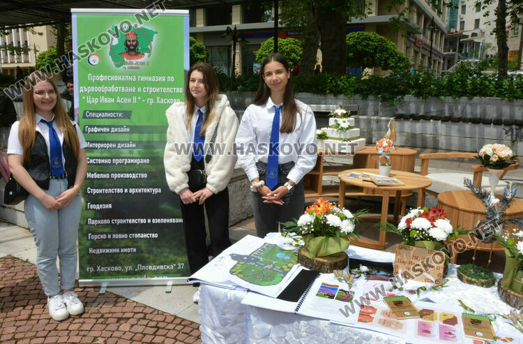 8 професионални гимназии се представиха на „Панорама на професиите“ 