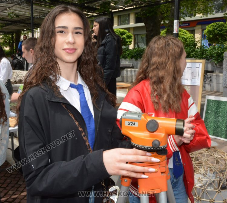 8 професионални гимназии се представиха на „Панорама на професиите“ 