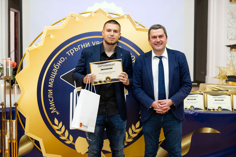 Kметът на община Перник Станислав Владимиров се срещна с най-изявените абитуриенти от пернишките училища