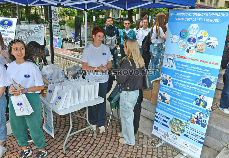 8 професионални гимназии се представиха на „Панорама на професиите“ 