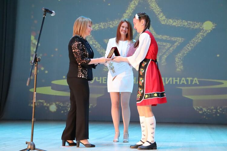 Хасковското училище „Св. св. Кирил и Методий“ отпразнува 140-годишнина от създаването си