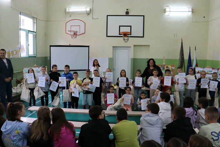 Ученици от 9 училища в община Хасково събраха 2.5 тона отпадъци