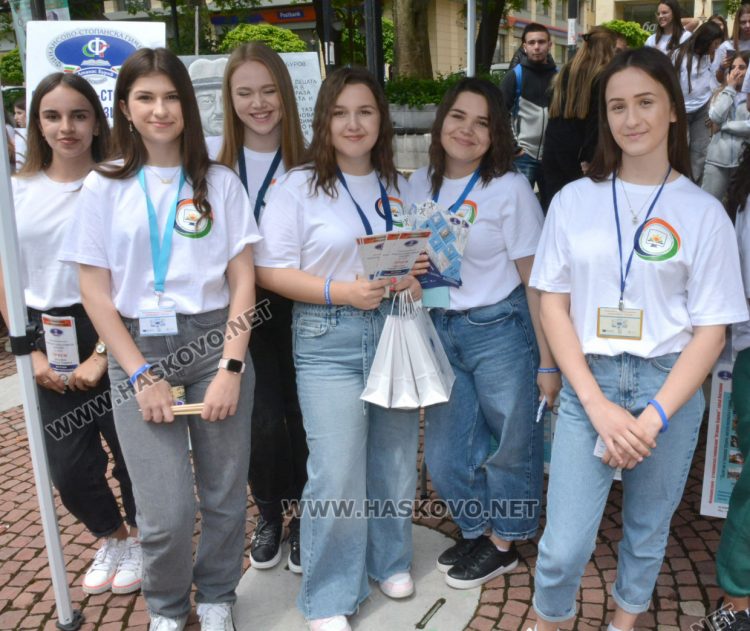 8 професионални гимназии се представиха на „Панорама на професиите“ 