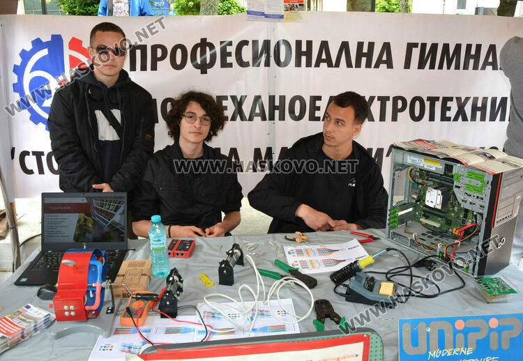 8 професионални гимназии се представиха на „Панорама на професиите“ 