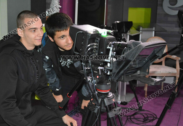 Ученици от Механото с изнесен час в eTV, която днес навършва 12 години