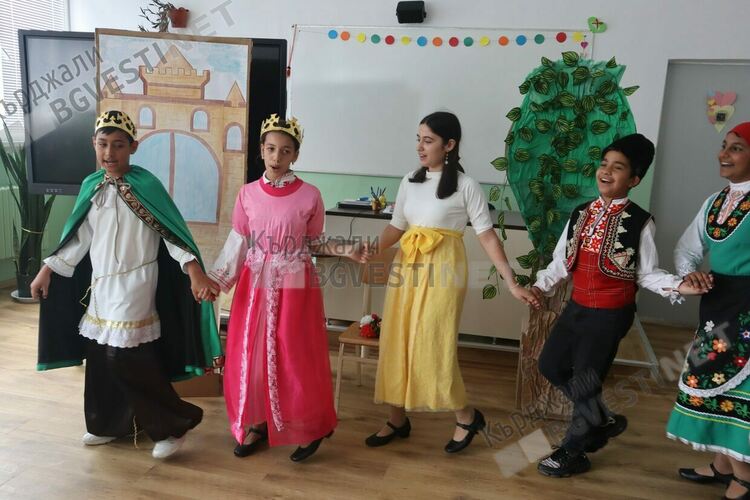 Приказката "Неродената мома"представиха в драматизация учениците от ОУ"П.Яворов" в Кърджали