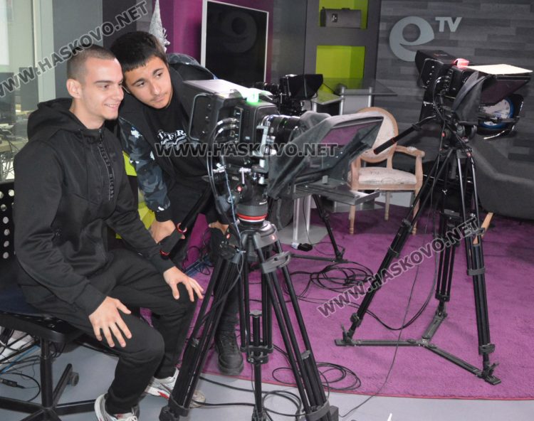 Ученици от Механото с изнесен час в eTV, която днес навършва 12 години