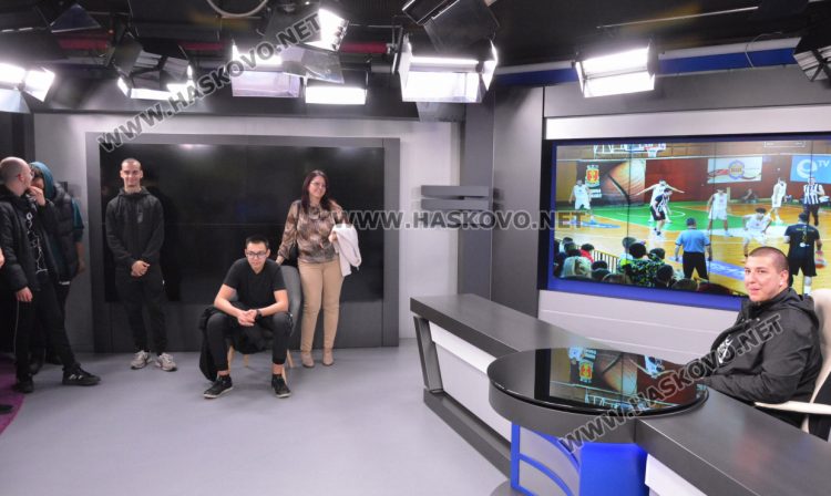 Ученици от Механото с изнесен час в eTV, която днес навършва 12 години