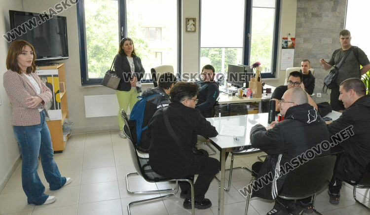 Ученици от Механото с изнесен час в eTV, която днес навършва 12 години