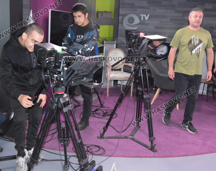 Ученици от Механото с изнесен час в eTV, която днес навършва 12 години