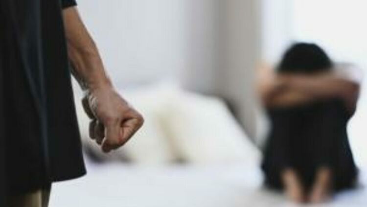 41-годишен мъж преби 54-годишната си съпруга