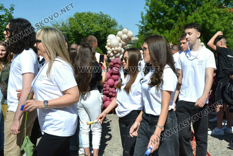 Стела Бинева е Ученик на випуск 2025 в ПМГ-Хасково, Коля Петрова е Учител на годината