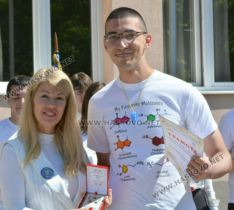 Стела Бинева е Ученик на випуск 2025 в ПМГ-Хасково, Коля Петрова е Учител на годината