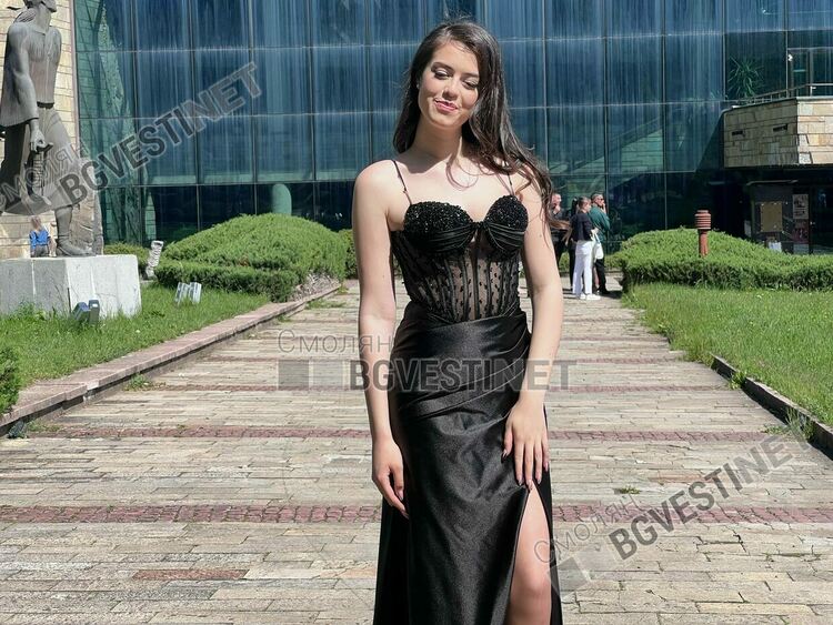 Днес гимназии в Смолян тържествено изпратиха своите зрелостници/ ГАЛЕРИЯ/