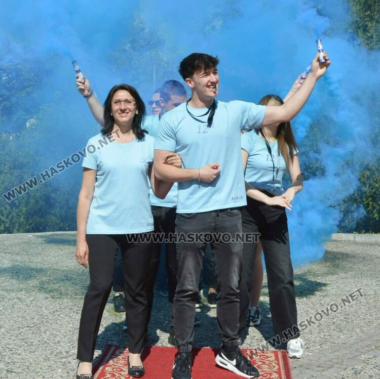 Стела Бинева е Ученик на випуск 2025 в ПМГ-Хасково, Коля Петрова е Учител на годината