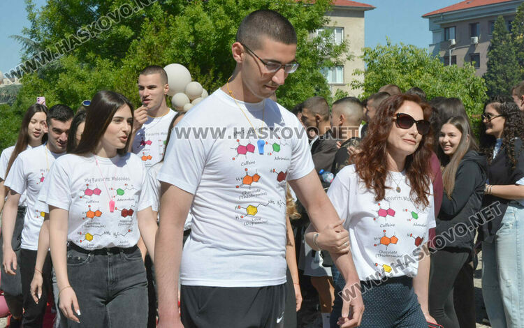 Стела Бинева е Ученик на випуск 2025 в ПМГ-Хасково, Коля Петрова е Учител на годината