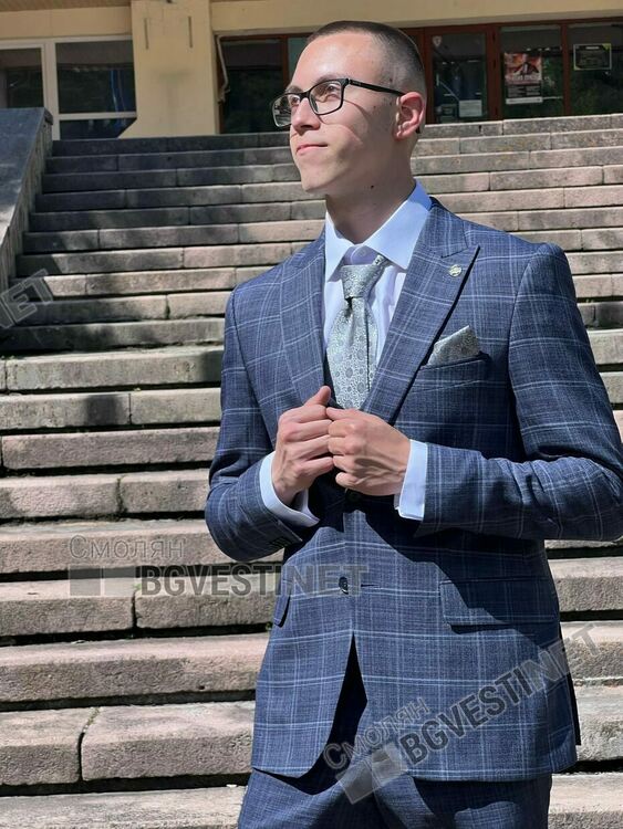 Днес гимназии в Смолян тържествено изпратиха своите зрелостници/ ГАЛЕРИЯ/