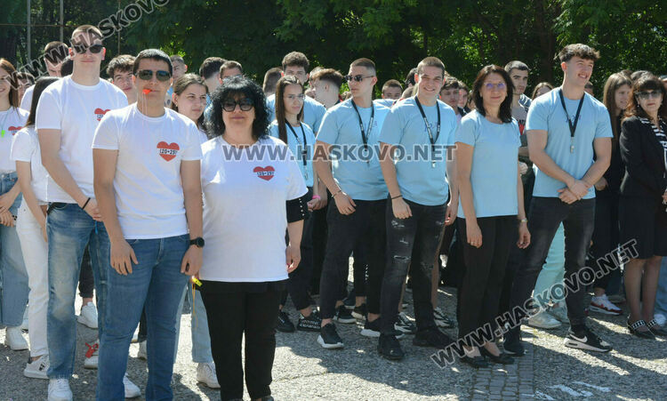 Стела Бинева е Ученик на випуск 2025 в ПМГ-Хасково, Коля Петрова е Учител на годината