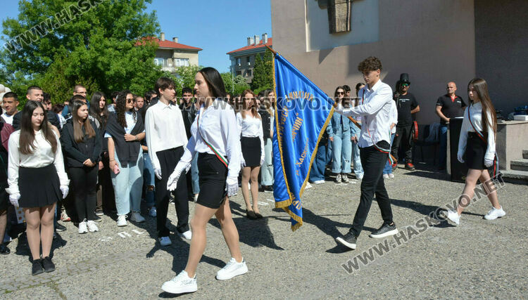 Стела Бинева е Ученик на випуск 2025 в ПМГ-Хасково, Коля Петрова е Учител на годината