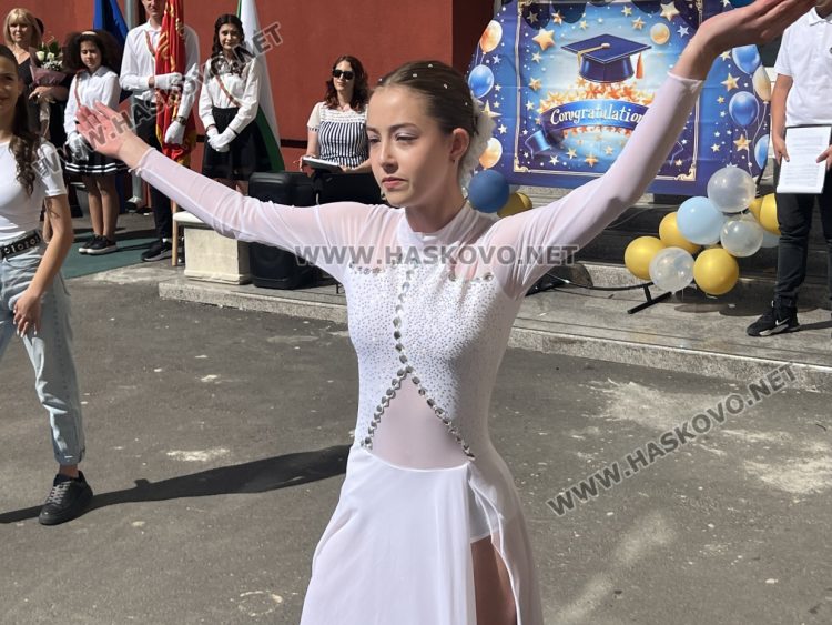 ПГ по туризъм „Александър Паскалев“ изпрати 91 абитуриенти 