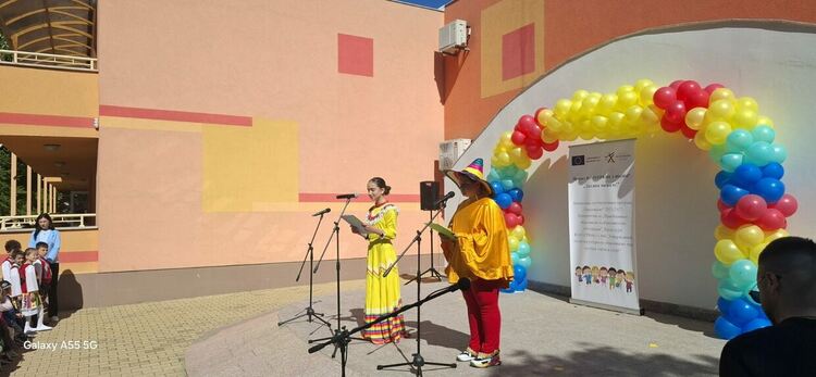 „Празник на изкуствата“ обедини ученици и деца от три образователни институции