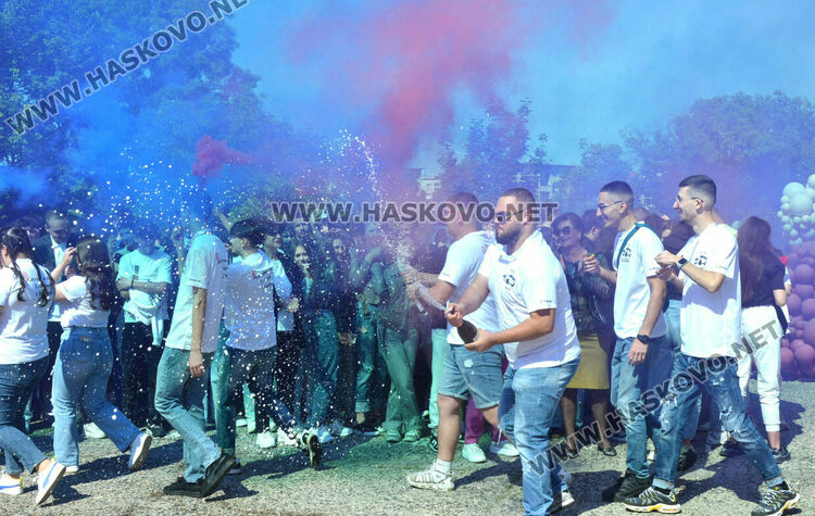 Стела Бинева е Ученик на випуск 2025 в ПМГ-Хасково, Коля Петрова е Учител на годината