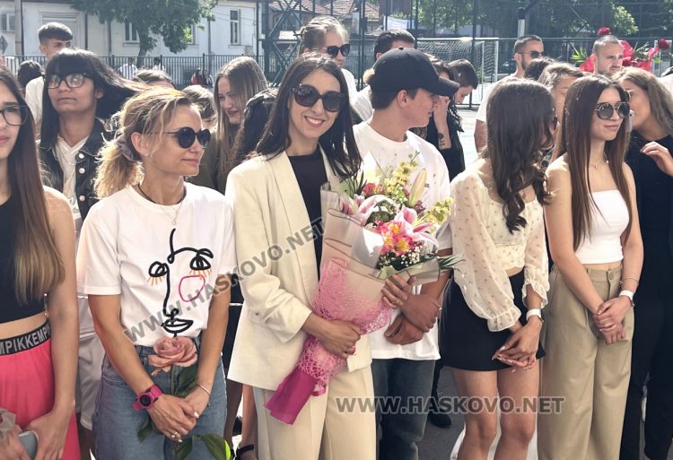 ПГ по туризъм „Александър Паскалев“ изпрати 91 абитуриенти 