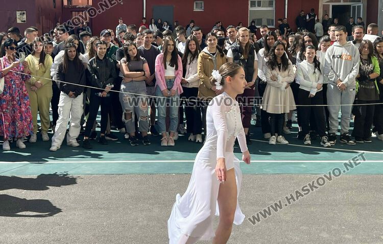 ПГ по туризъм „Александър Паскалев“ изпрати 91 абитуриенти 