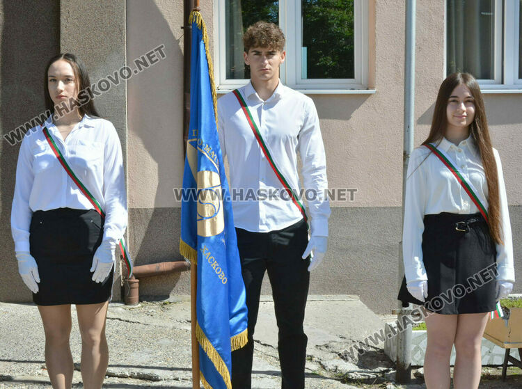 Стела Бинева е Ученик на випуск 2025 в ПМГ-Хасково, Коля Петрова е Учител на годината