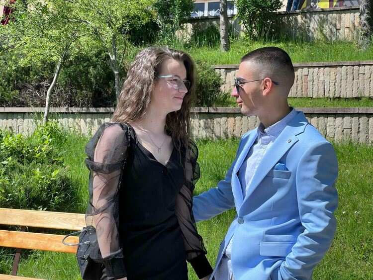 Днес гимназии в Смолян тържествено изпратиха своите зрелостници/ ГАЛЕРИЯ/